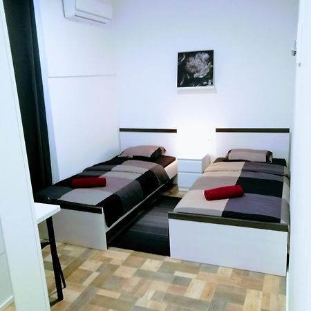 Zpula Center Studio Apartments Esterno foto