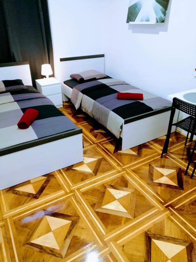 Zpula Center Studio Apartments Esterno foto