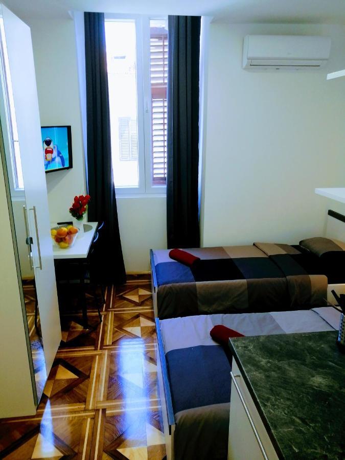 Zpula Center Studio Apartments Esterno foto