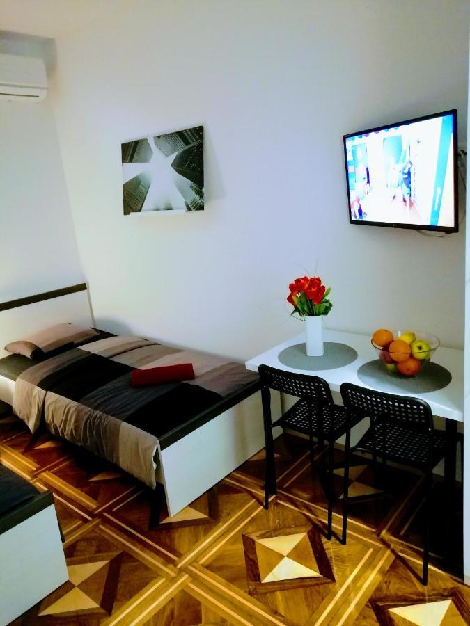 Zpula Center Studio Apartments Esterno foto