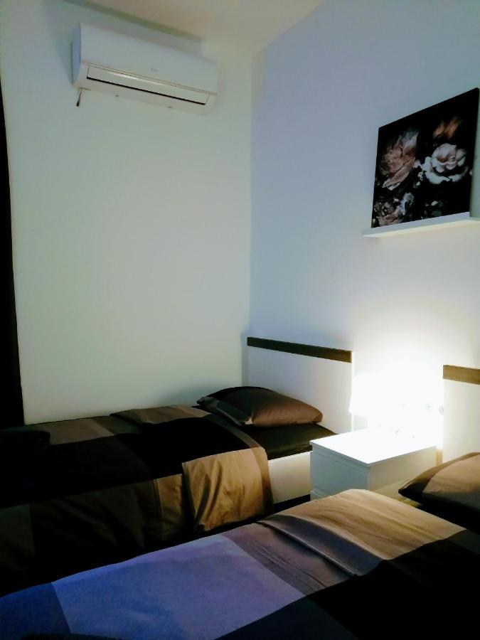 Zpula Center Studio Apartments Esterno foto