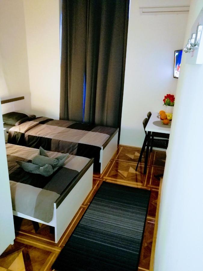 Zpula Center Studio Apartments Esterno foto